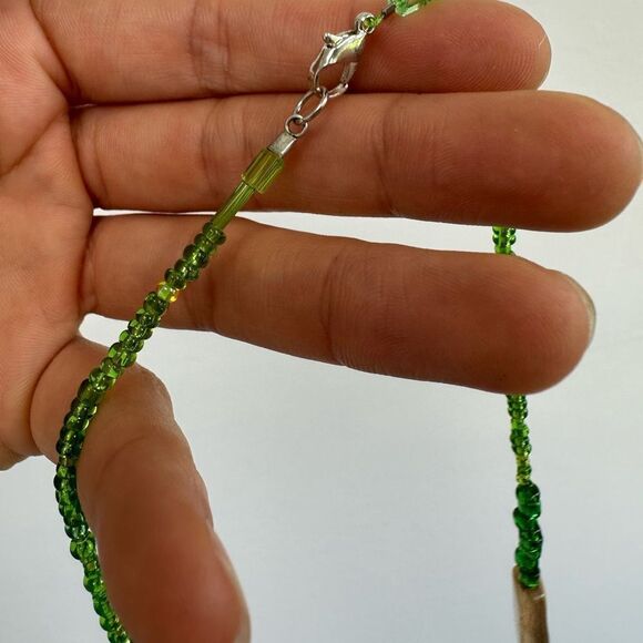 Green & Mother of Pearl Beaded Multi-color Necklace 27" - Picture 10 of 11